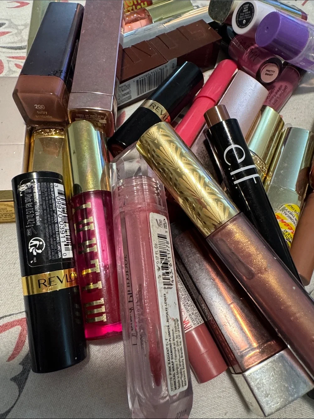 Revlon lot lipsticks